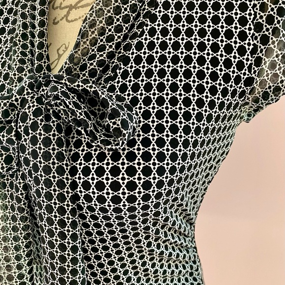 Elegant Black and White Women's WHBM Top Size XS - Picture 2 of 9